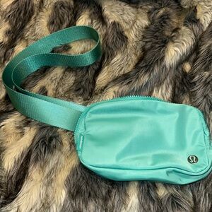 Lululemon paradise green belt bag